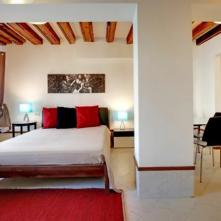 Venetian Grand Canal Apartment *